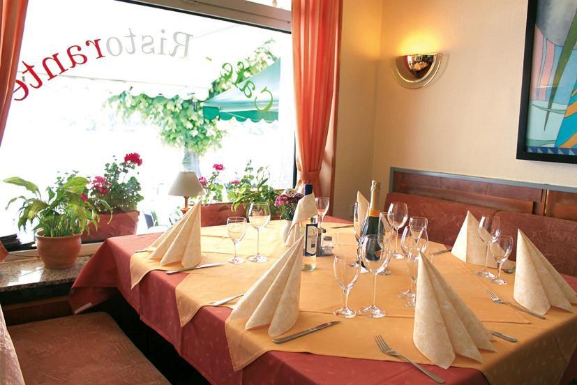באד ברייסיג Hotel Vater Rhein מראה חיצוני תמונה
