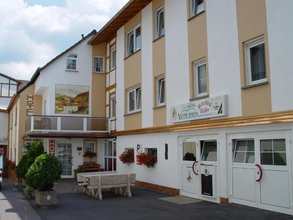 באד ברייסיג Hotel Vater Rhein מראה חיצוני תמונה